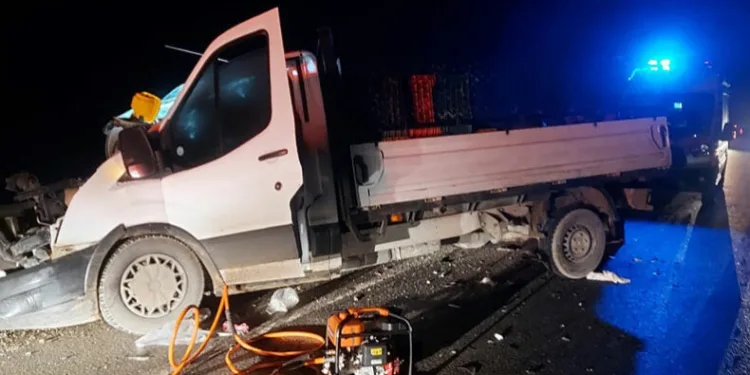 Uşak’ta kamyonet ile kamyon çarpıştı: 1 ölü