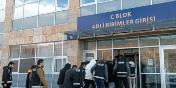 Başkasının yerine sınava girmek isteyen 21 kişi yakalandı