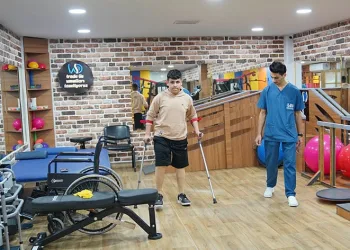 Kaybettiği bacaklarına protezle kavuştu
