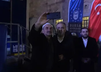Alinur Aktaş seçim çalışmasına Ulu Cami’de başladı