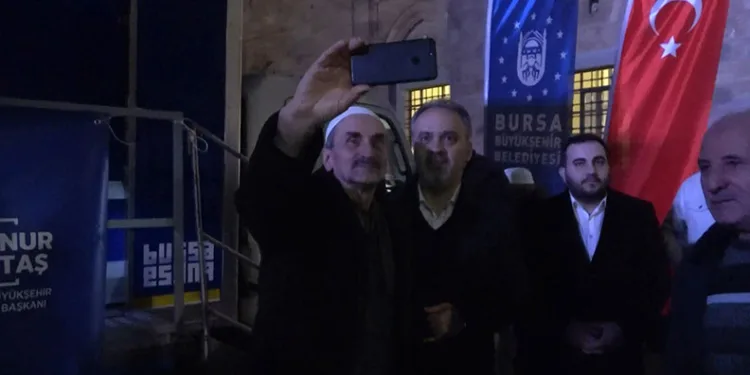 Alinur Aktaş seçim çalışmasına Ulu Cami’de başladı