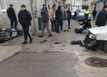 Bursa’da motosiklet otomobil ile çarpıştı: 1 yaralı