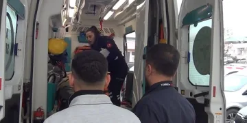 Kozan’da minibüs devrildi: 7 yaralı
