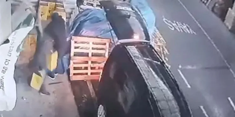 İstanbul’da toptancıdan yağ çalan hırsızlar kamerada