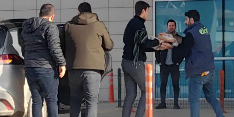 Bursa’da işçi elini kesim makinesine kaptırdı