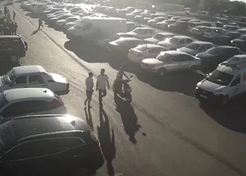 Kendini polis olarak tanıtıp 2 motosikleti çaldı