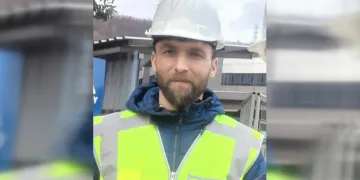 Vagonların arasına sıkışan işçi hayatını kaybetti