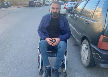 Engelli arkadaşının otomobilini çaldı