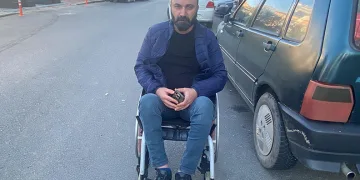 Engelli arkadaşının otomobilini çaldı