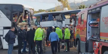 İşçi servisleri çarpıştı: 6 yaralı