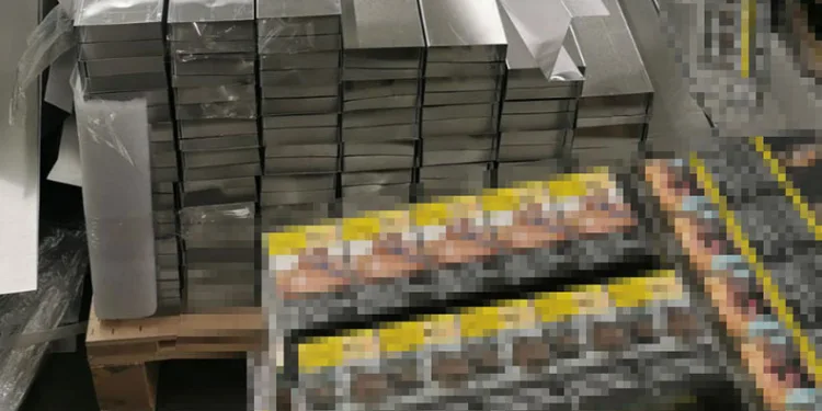 Kaçakçılar sigaraları metal profile sıkıştırdı