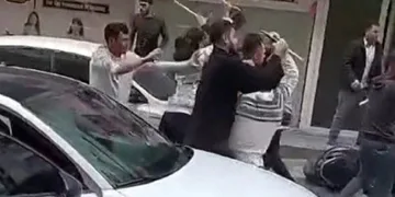 Gaziantep’te sokakta çıkan kavgada sandalyeler ve sopalar havada uçuştu