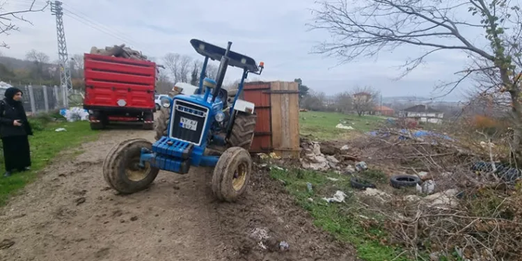Traktörün altında kalmaktan son anda kurtuldu
