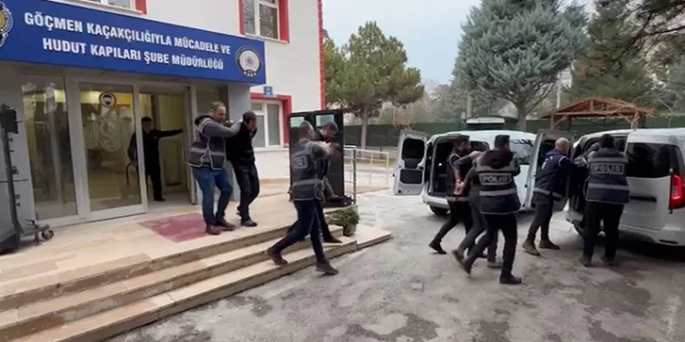 Konya Emniyetinden göçmen kaçakçılığı çetesine operasyon
