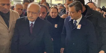 Özel ve Kılıçdaroğlu cenaze töreninde bir araya geldi