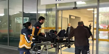 Elini makineye sıkıştıran 19 yaşındaki işçi yaralandı