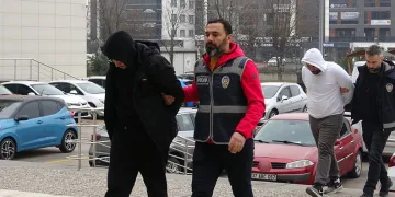 35 bin liralık ışıklandırma malzemesi çaldılar