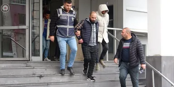 Aranan şahıslara eş zamanlı operasyon