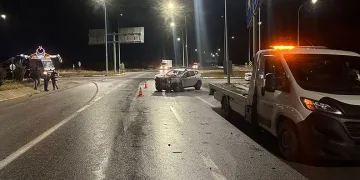 Sollamak istediği tıra yandan çarptı