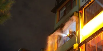 4 katlı apart otelde korkutan yangın