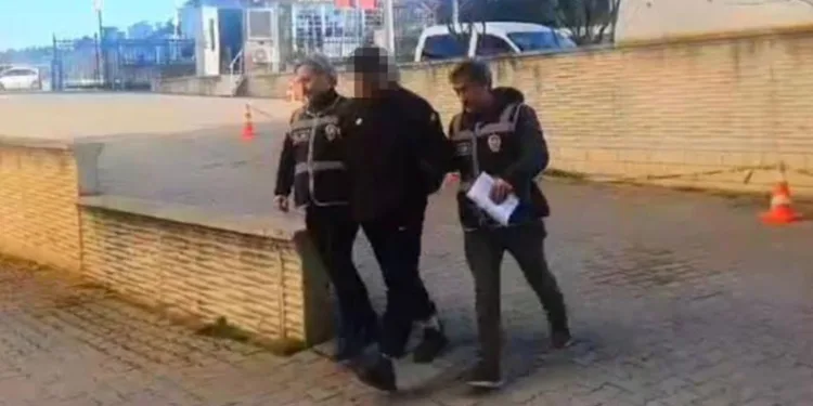ATM’den para çeken 5 kişiyi dolandıran yakalandı
