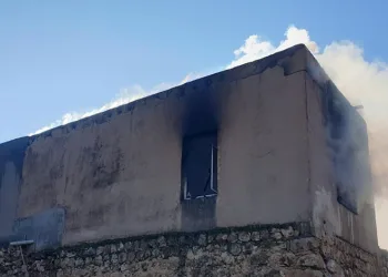 Mardin’de boş olan ev yanarak kullanılamaz hale geldi