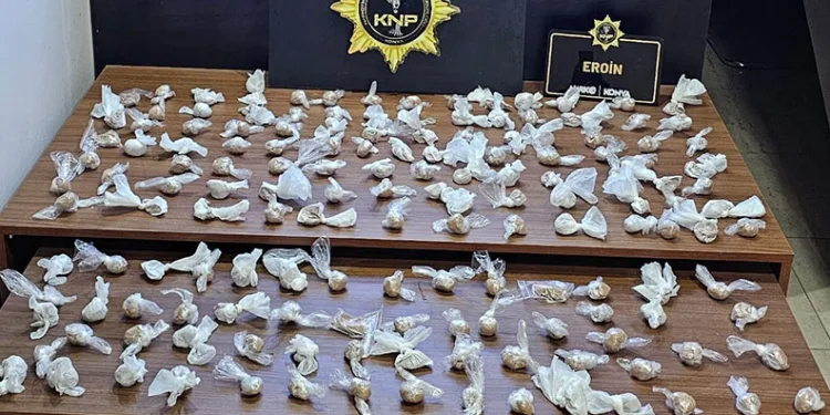 Durdurulan şahsın çantasından 1 buçuk kilo uyuşturucu çıktı