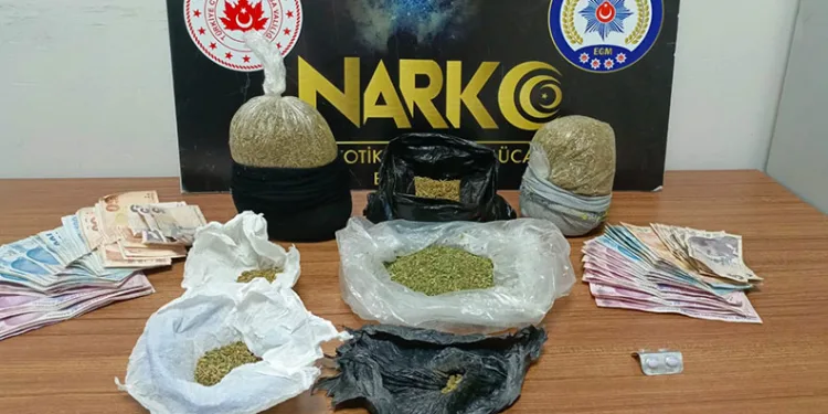 İç çamaşırlarında uyuşturucu saklayan karı-koca tutuklandı