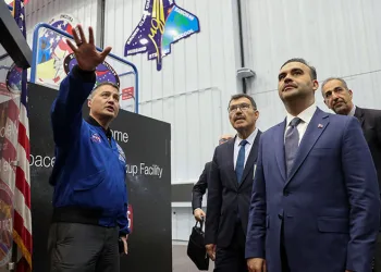 Bakan Kacır, Nasa’nın Uzay Merkezi’ni ziyaret etti