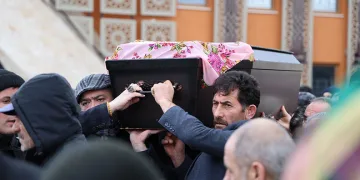 Isparta’da evinde ölü bulunan öğrenci, Sivas’ta defnedildi