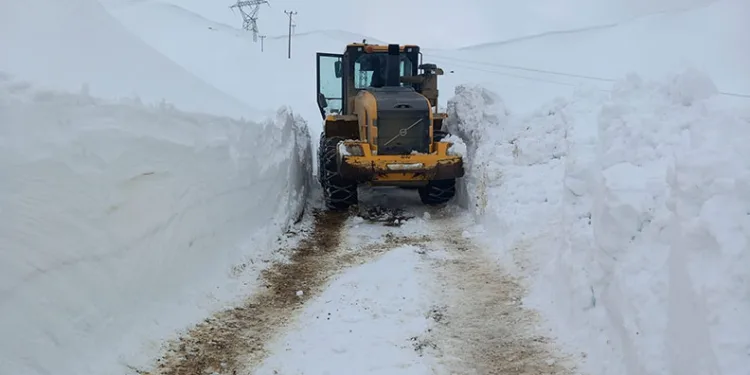 Bitlis’te kapalı olan tek köy yolu da ulaşıma açıldı
