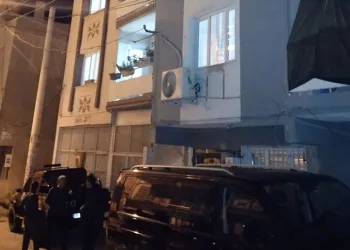 Annesine bağırdı diye babasını öldürdü