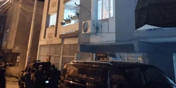 Annesine bağırdı diye babasını öldürdü