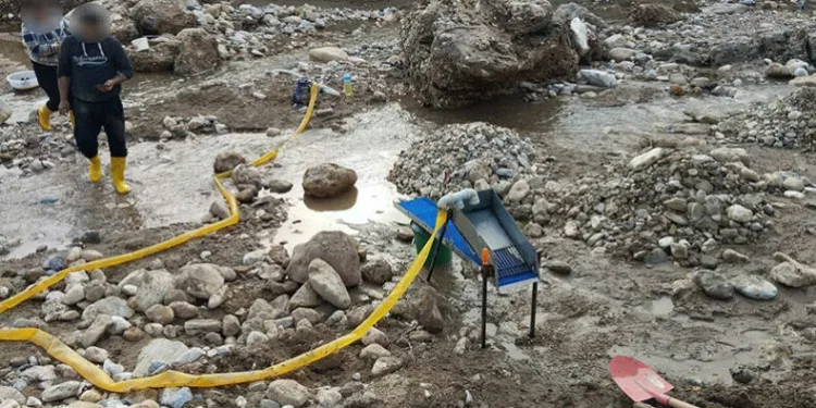 Dere yatağında izinsiz altın arayan 6 şüpheli yakalandı