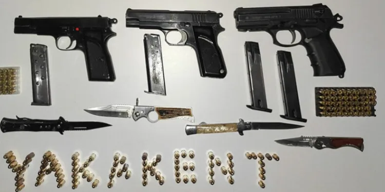 Silah kaçakçılığı şüphelisi oyun oynarken yakalandı