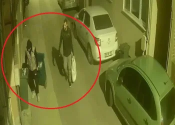 Bursa’da çaldıkları çöp kovasını beğenmeyip değiştirdiler