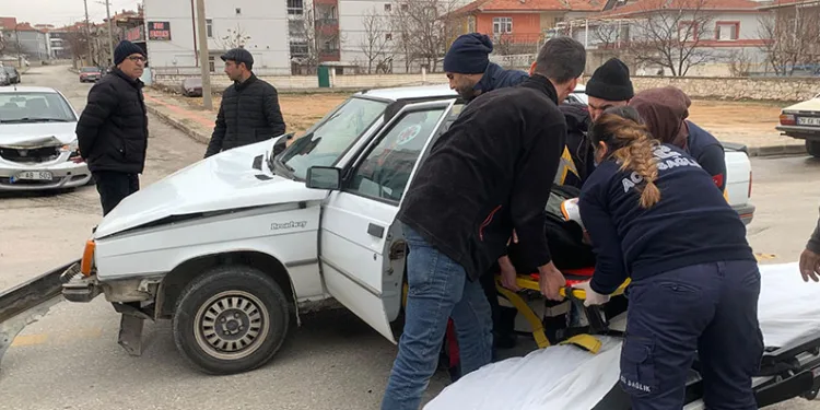 Karaman’da 2 otomobil çarpıştı: 1 yaralı