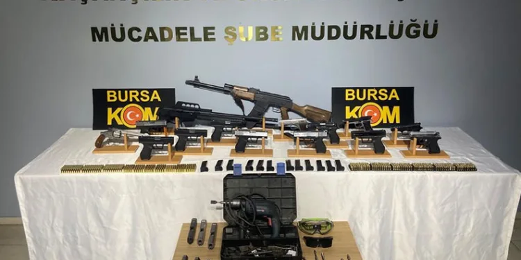 Bursa’da silah kaçakçılarına operasyon