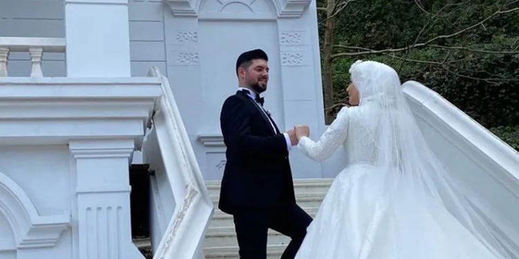 Balayı için gittikleri otelde can verdiler