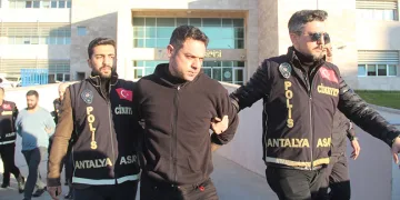 Antalya’da kurye ve baldız cinayeti şüphelisi 3 kişi adliyeye sevk edildi