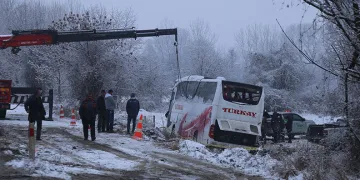 6 kişiye mezar olan yolcu otobüsünden geriye enkazı kaldı