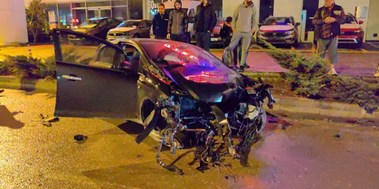 Bursa’da kontrolden çıkan otomobil alt yola uçtu