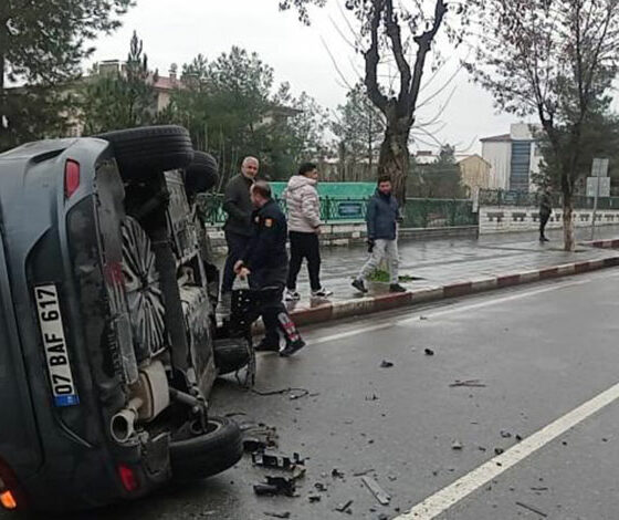 Siirt'te refüje çarpan otomobil takla attı