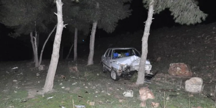 Şanlıurfa’da otomobil şarampole devrildi: 3 yaralı