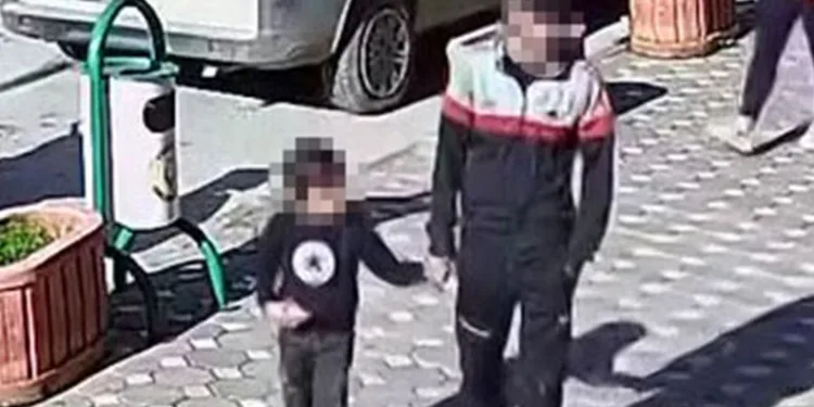 Çocuğuyla hırsızlığa çıktı