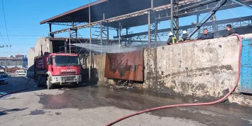 Demir çelik fabrikasında korkutan yangın