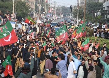 Pakistan’da Imran Khan’ın destekçileri polisle çatıştı: 7 yaralı