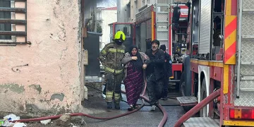 Bursa’da 2’si çocuk 4 kişi yanmaktan son anda kurtarıldı