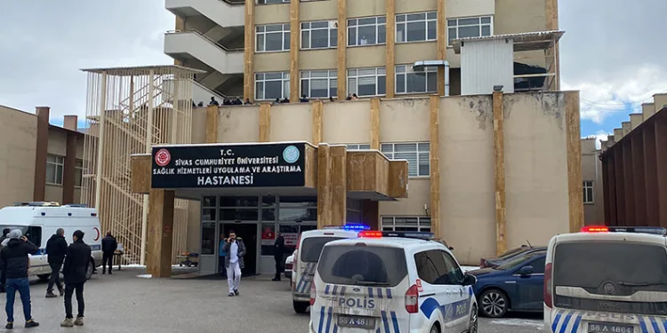 Hastanenin 12’nci katından atladı