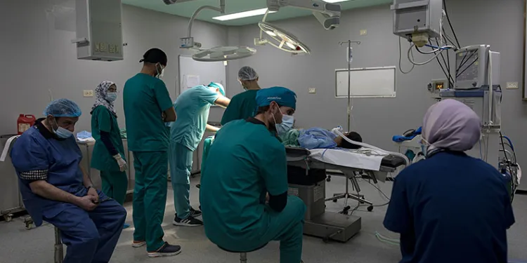 Gazze’de oksijen tükendi, ameliyatlar durdu